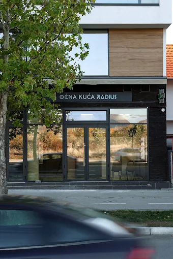Ulaz u Očnu kuću Radius u Nišu